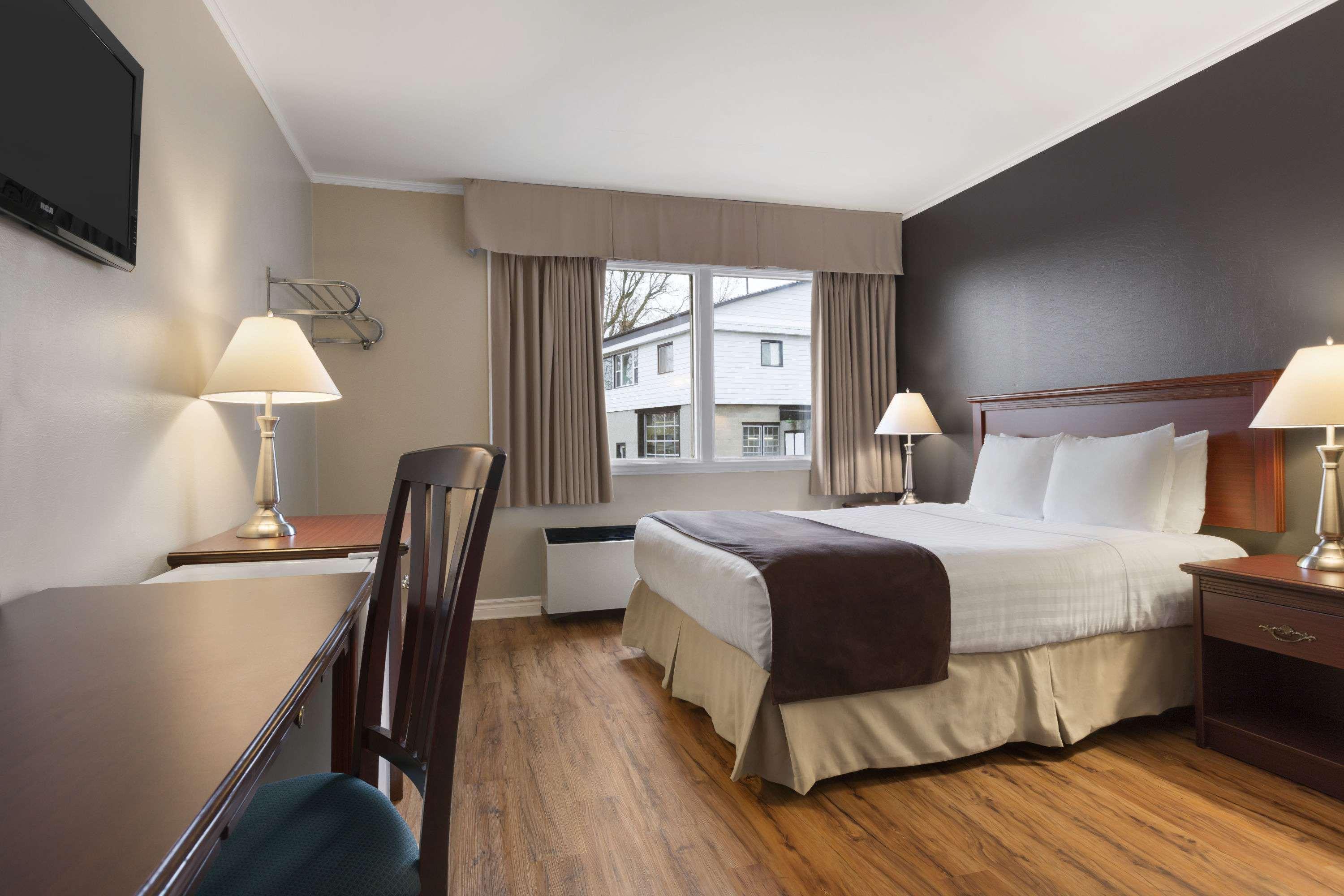 Days Inn By Wyndham Brockville Ngoại thất bức ảnh