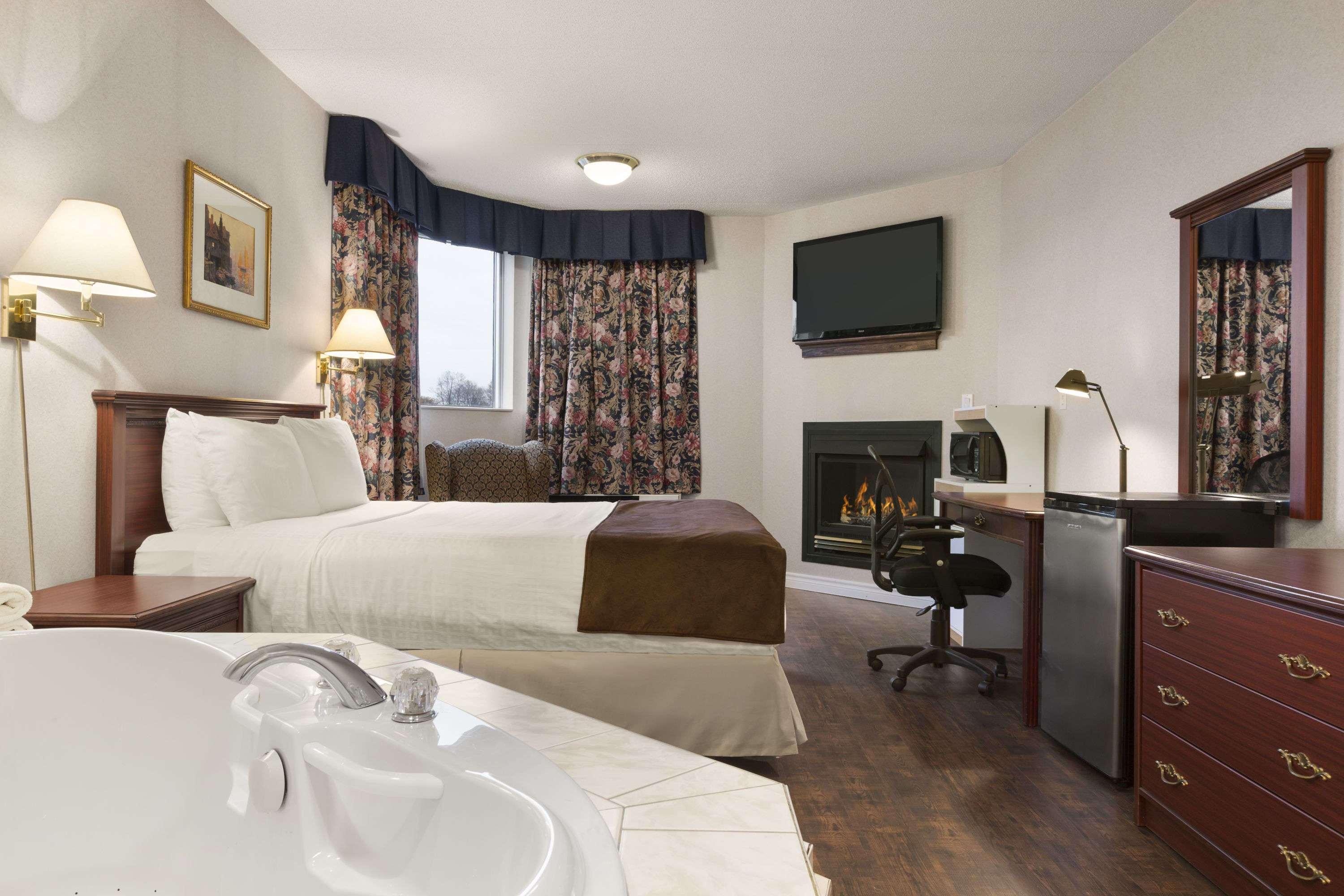 Days Inn By Wyndham Brockville Ngoại thất bức ảnh