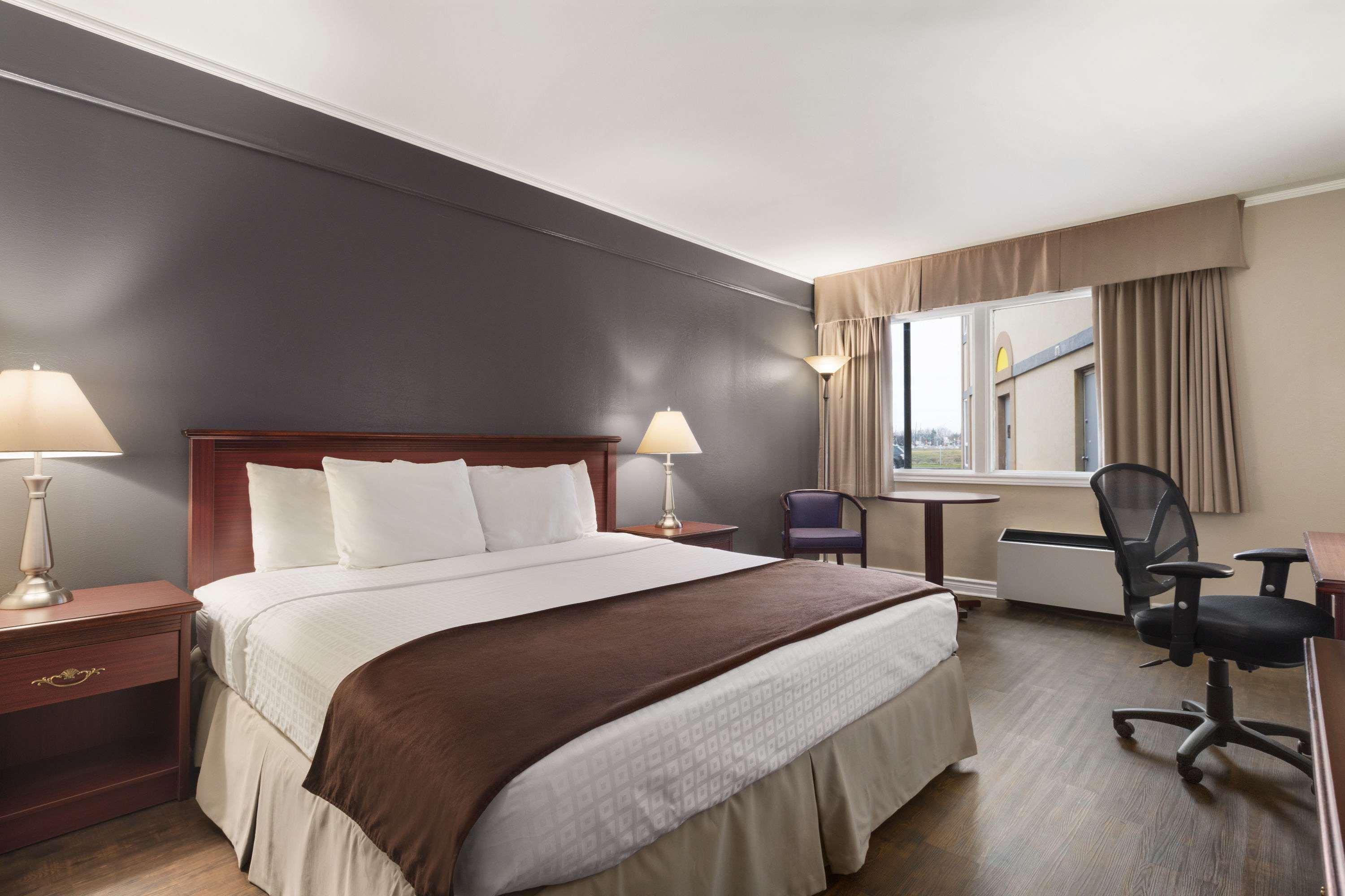 Days Inn By Wyndham Brockville Ngoại thất bức ảnh