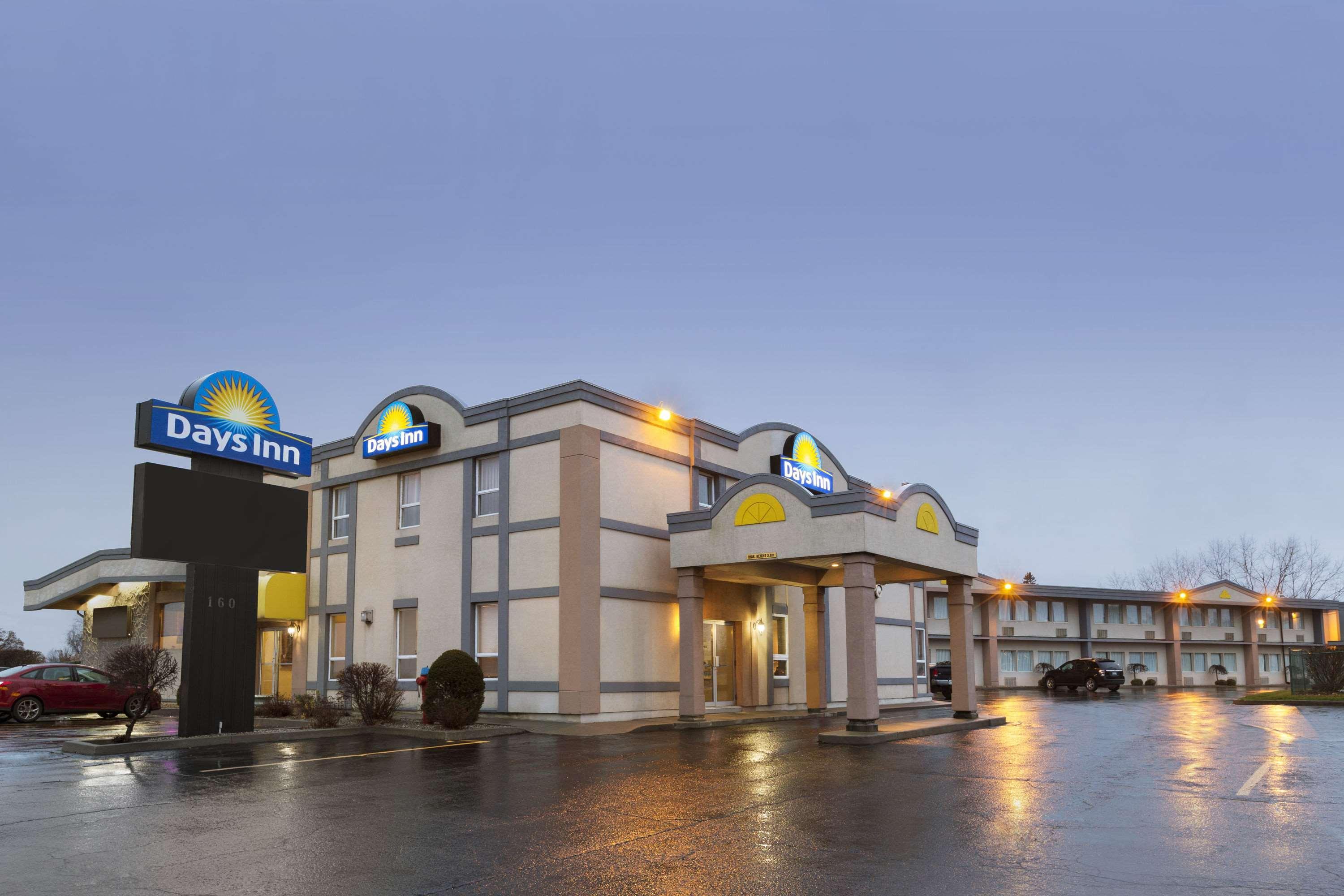 Days Inn By Wyndham Brockville Ngoại thất bức ảnh