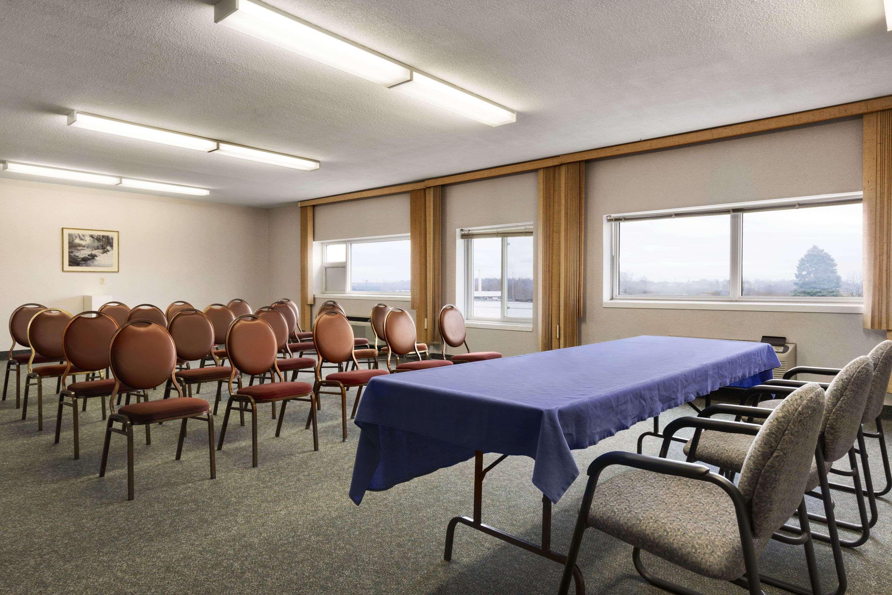 Days Inn By Wyndham Brockville Ngoại thất bức ảnh
