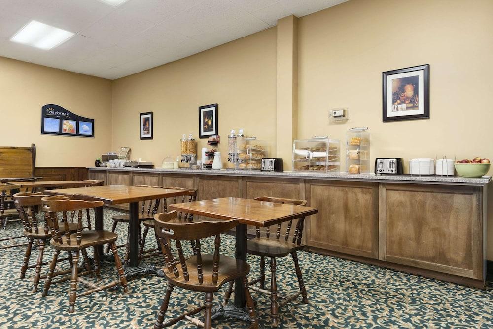 Days Inn By Wyndham Brockville Ngoại thất bức ảnh